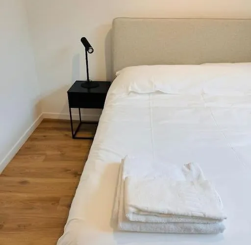 Urbanchic Opera 2b Apartment