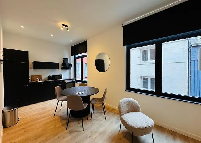 Urbanchic Opera 2b Apartment