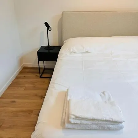 Urbanchic Opera 2b Apartment