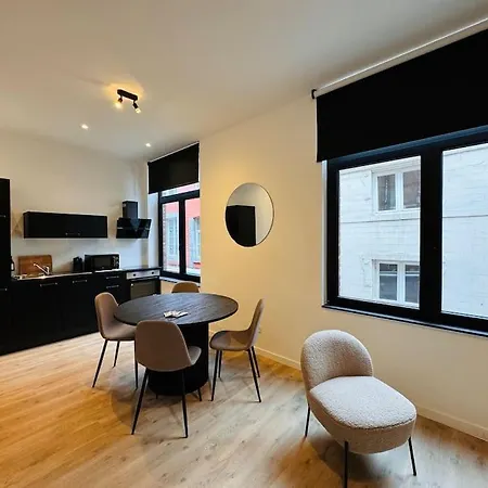 Urbanchic Opera 2b Apartment