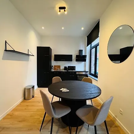 Urbanchic Opera 2b Apartment *